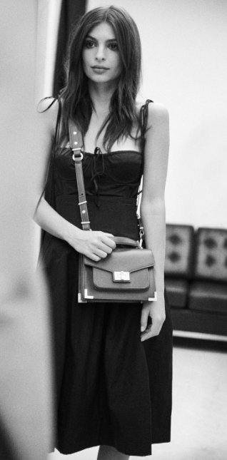 STYLE360NYFW's tweet image. Supermodel @emilyratajk253 collaborates w/ #TheKooples to design the perfect bag for #walletless woman
ow.ly/MCsi30dmPnB