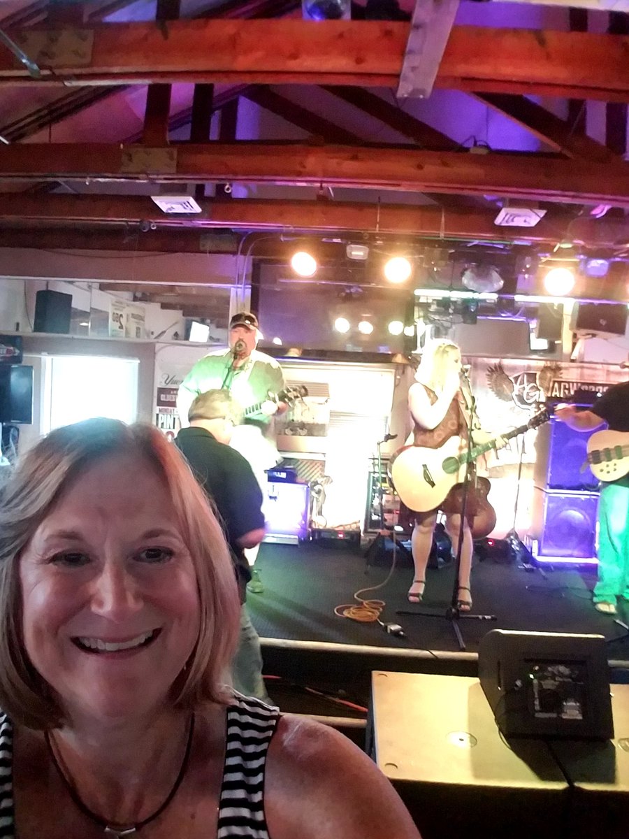 karenmorgan89's tweet image. #NHESSummerSelfie
#SummerConcert
#teamAngie💖