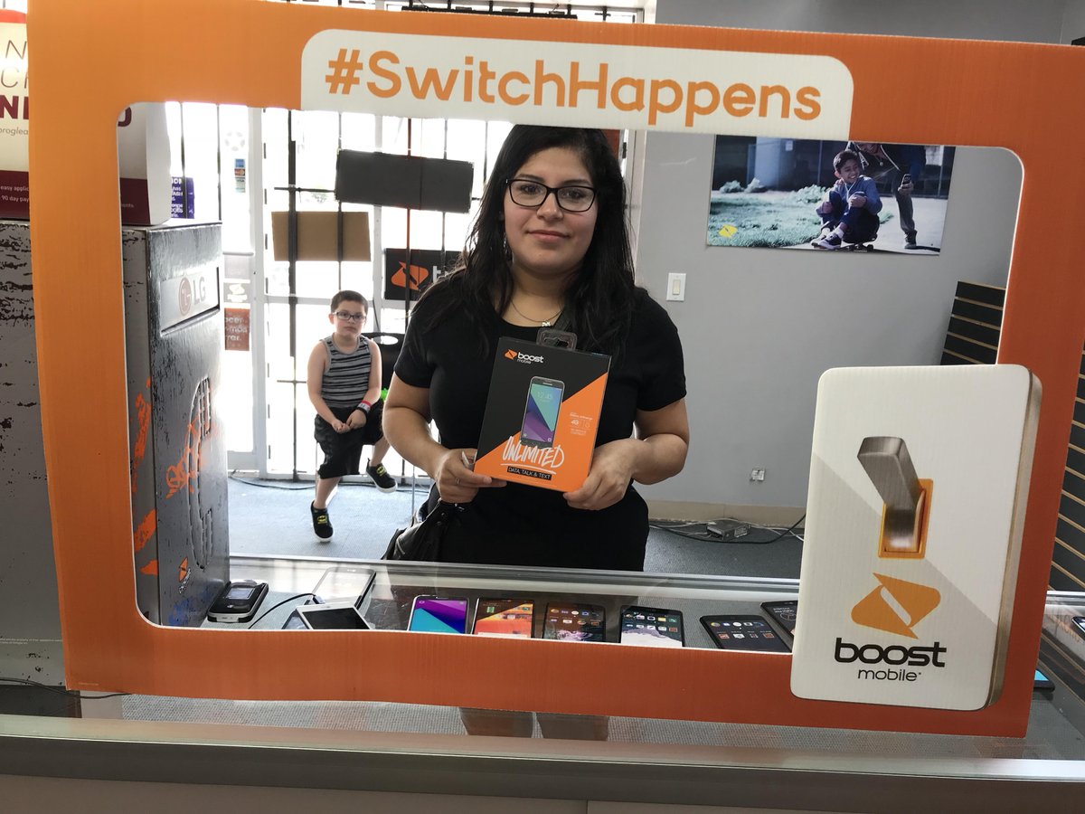 Diamondcommtx's tweet photo. Weekend busy #Switchhappens #byebyecricket #adiosmetro #Boostmobile #diamondcomm @2119culebra @matthews_susy @JustinCapers @KristyPfahler https://t.co/LUNCV94hzl