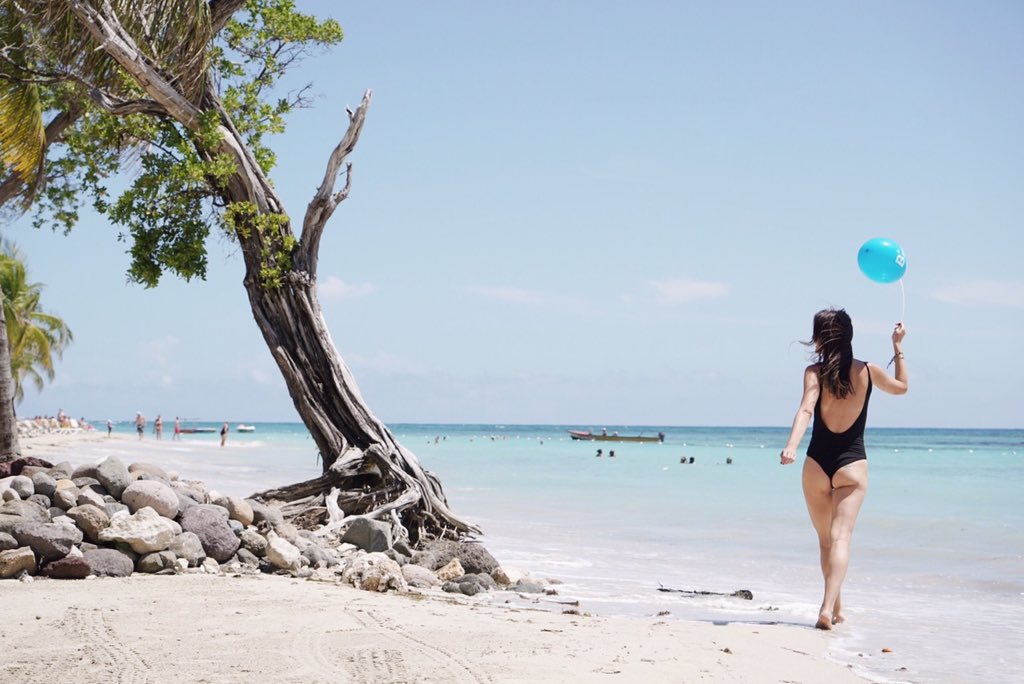 andurriante's tweet photo. Y si me quedo en #Jamaica ?😂🎈qué pedazo #vacacionesblogger2 nos hemos pegado! 💃🏻 cuesta despedirse de esto! #equipob #myRIUtrip #iloveRIU https://t.co/jGovyXhblC