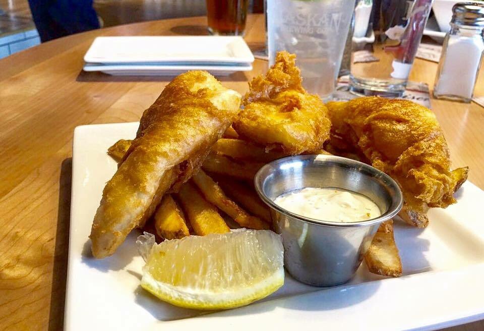AKsportsbar's tweet photo. Beer battered fresh Halibut from @hooked_ak , @AlaskanBrewing Amber beer! #wheretoeatinjuneau #alaskanbeer https://t.co/1Vae91WS4f