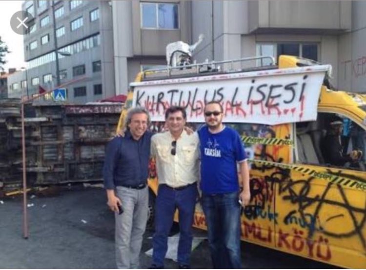 @Yaziyor @akyoll61 Gezi'de poz veren, can....
Hamburg'da neden poz vermiyo...???