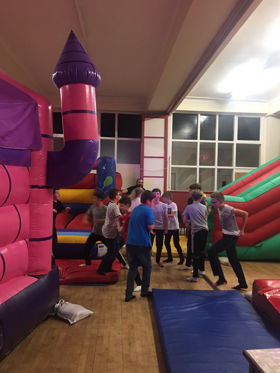scotinflatables's tweet image. Tig at our P7 leavers party tonight! Lots of fun! #p7leavers #inflatables #party #kilmarnock