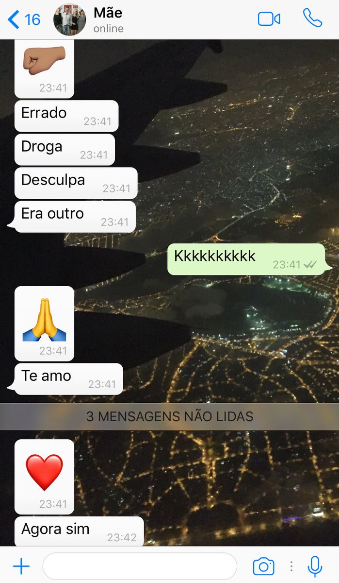 gabiefernandes's tweet photo. A minha mãe confusa com emojis e a coisa mais fofa que vc vai ver hoje https://t.co/AcyG232h9G