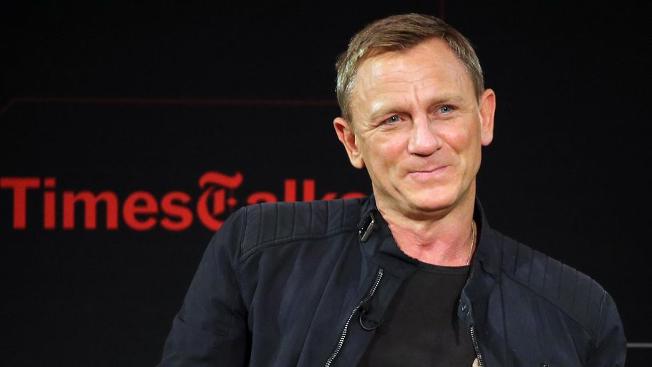 detikcom's tweet photo. Akhirnya! Daniel Craig Mau Kembali Bintangi James Bond https://t.co/pecozg7i3l via @detikhot https://t.co/FvzQSOrCgN