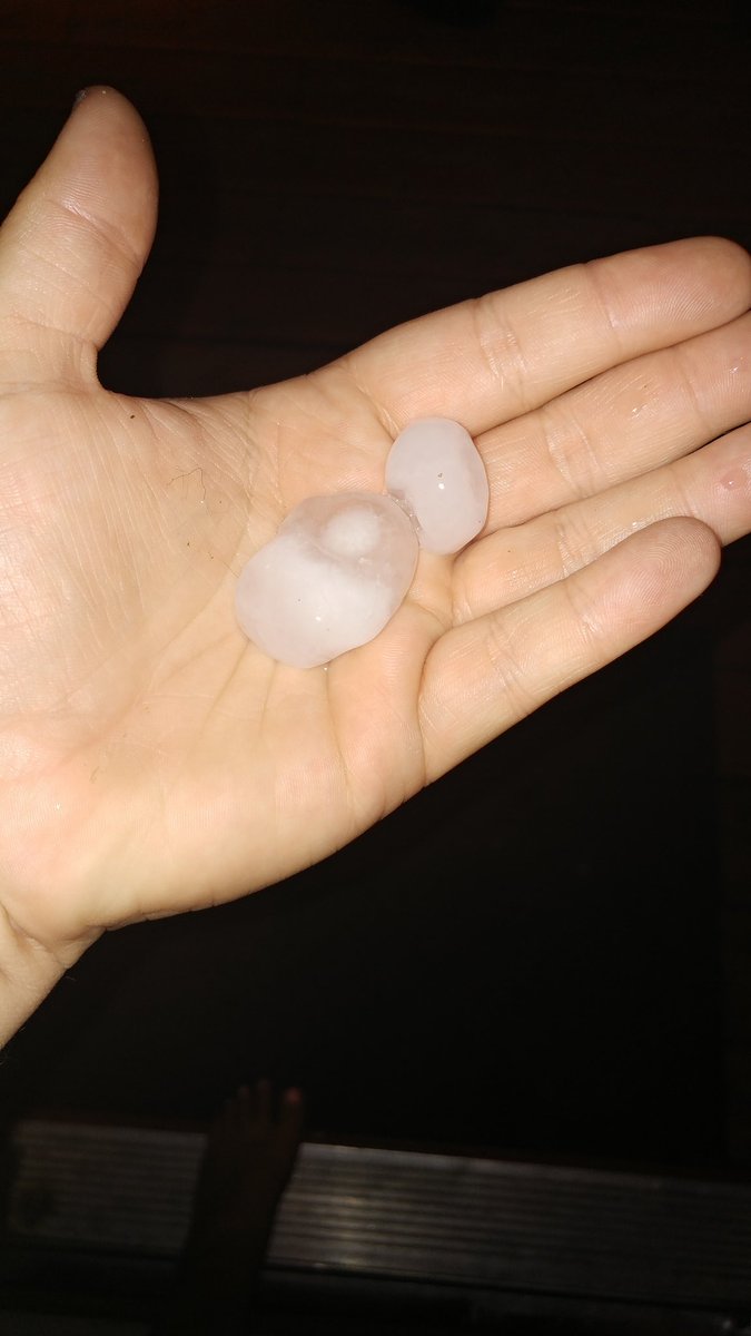KWeilage's tweet photo. @keyc Rural Courtland, MN hail https://t.co/8RDQGELX3l
