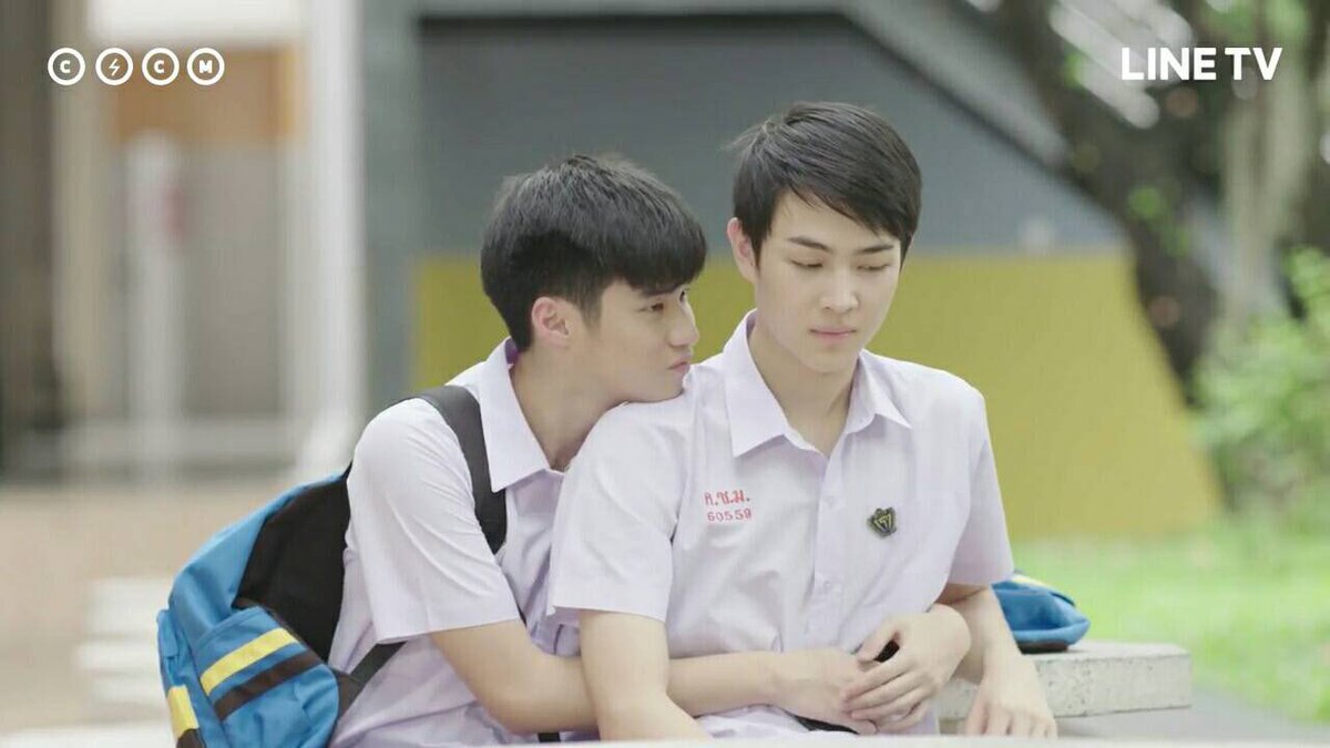 AumNatcha30's tweet photo. ใช่เหรอฟิวส์ ที่บอก โอบเอว กอดคอ เกยคางบนไหล่ แสดงความเป็นเจ้าของเจ้าของทุกอย่าง เราว่านายมากกว่านะฟิวส์ ที่แสดงออกมาแบบนั้น #makeirtightSS2 https://t.co/cerzoHGqlD