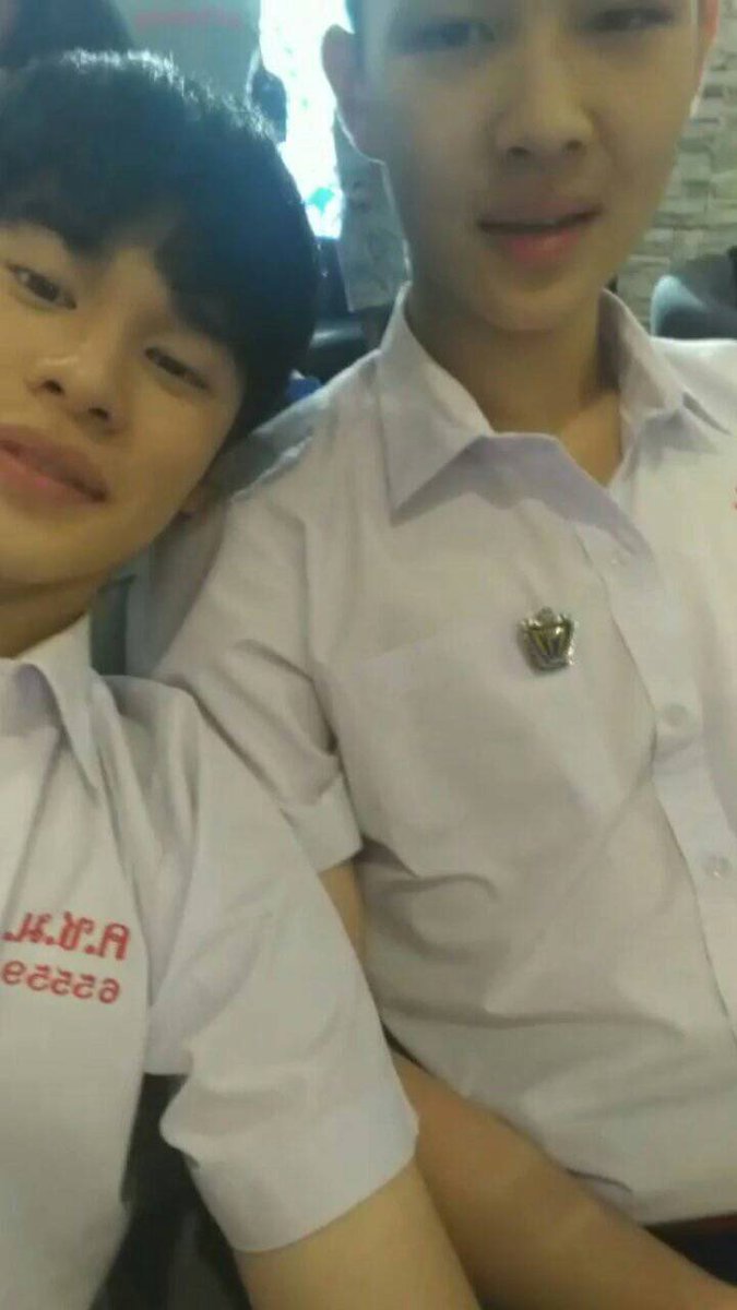 AumNatcha30's tweet photo. ใช่เหรอฟิวส์ ที่บอก โอบเอว กอดคอ เกยคางบนไหล่ แสดงความเป็นเจ้าของเจ้าของทุกอย่าง เราว่านายมากกว่านะฟิวส์ ที่แสดงออกมาแบบนั้น #makeirtightSS2 https://t.co/cerzoHGqlD