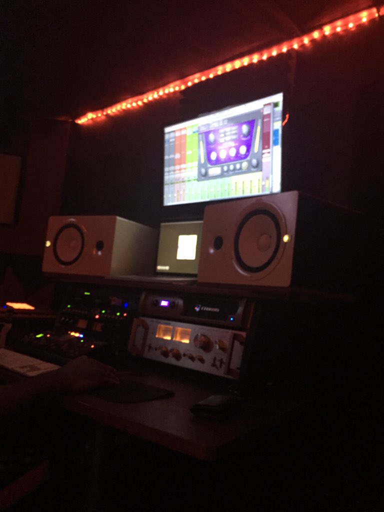flexxtoocold's tweet photo. #AudioTRAPPNtape finished
#indiemusic #indierap #indiehiphop #spinrilla #trap #trappin #audio #audiotrap #work #indiemixtapes #newmusic https://t.co/SBpik8pgqE