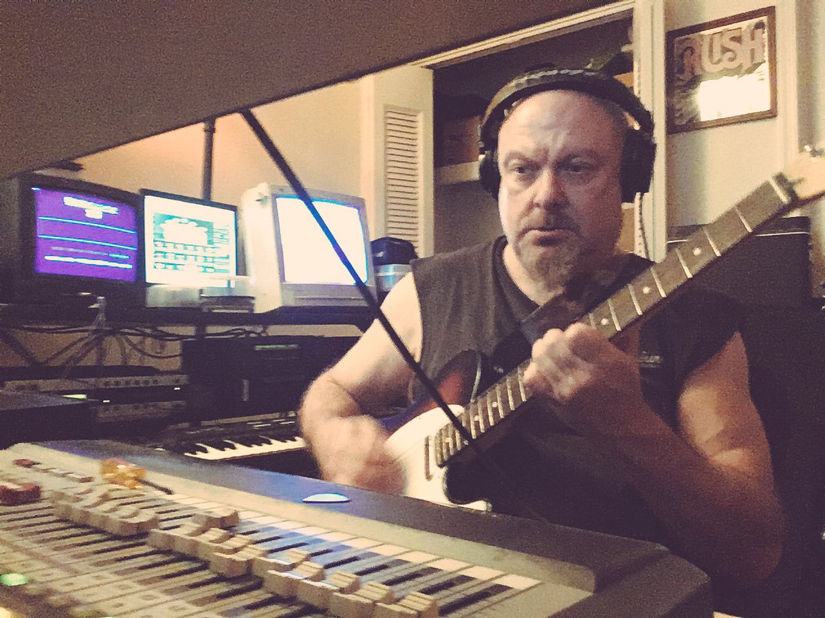 TolbertToz's tweet photo. @KBRadio_THP @TimToz @joyrock1212 Tracking guitars for a #newsong called Time....
#indiemusic #sundaytracks #recording #songwriting #toomuchfun #betterthancake
#guitar ๐ค๐๐กโถ๏ธ https://t.co/lmVz2GVLqD