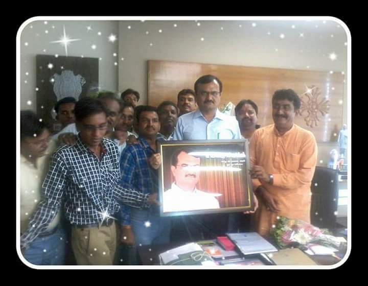 drkrishnathakar's tweet photo. Hamare #rajkiy  #Guru  ko #GuruPurnima  ke Din #subh  #awasar par sat sat #naman @Pradipsinh_mla @narendramodi @AmitShah @jitu_vaghani https://t.co/d1942fwBa4