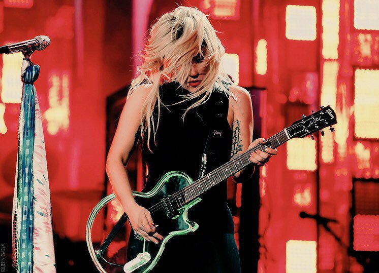 embraxx1113's tweet photo. 🙏Plx come to Asia/Oceania for the #JOANNEWorldTour #AYO Hopfully #Schiebe #DancingInTheDark are on the setlist! @ladygaga @JoanneWorldTour https://t.co/TJMAXI75GA