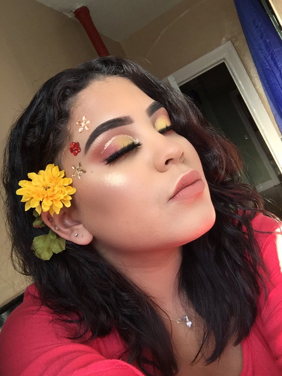 _CarolGiselle's tweet photo. INSPIRED BY THE SUMMER HEAT MAKEUP LOOK 🔥✨ #makeup #summermakeup (video will be up tonight or tomorrow) https://t.co/TPWCJiigYv