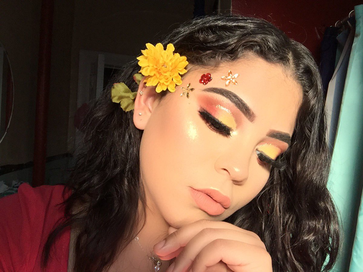 _CarolGiselle's tweet photo. INSPIRED BY THE SUMMER HEAT MAKEUP LOOK 🔥✨ #makeup #summermakeup (video will be up tonight or tomorrow) https://t.co/TPWCJiigYv