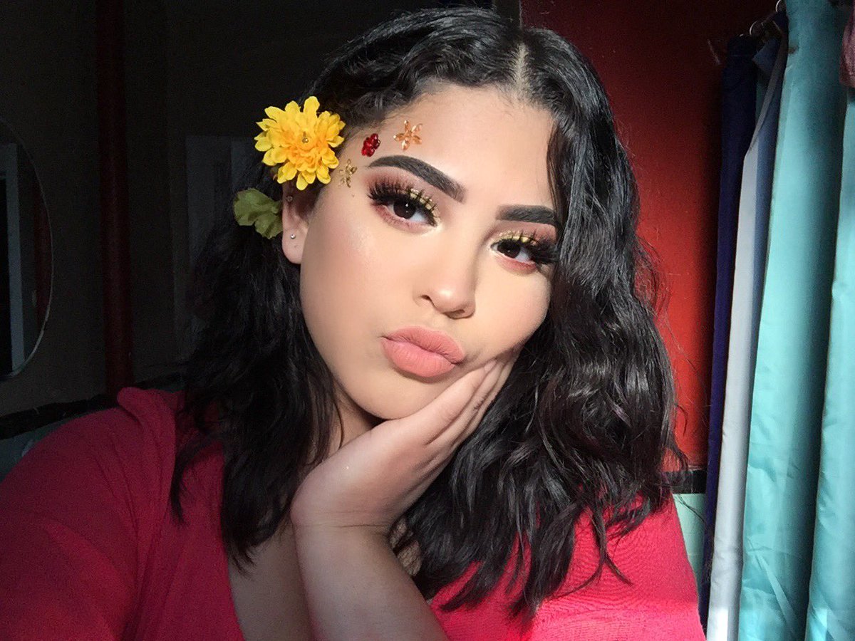_CarolGiselle's tweet photo. INSPIRED BY THE SUMMER HEAT MAKEUP LOOK 🔥✨ #makeup #summermakeup (video will be up tonight or tomorrow) https://t.co/TPWCJiigYv