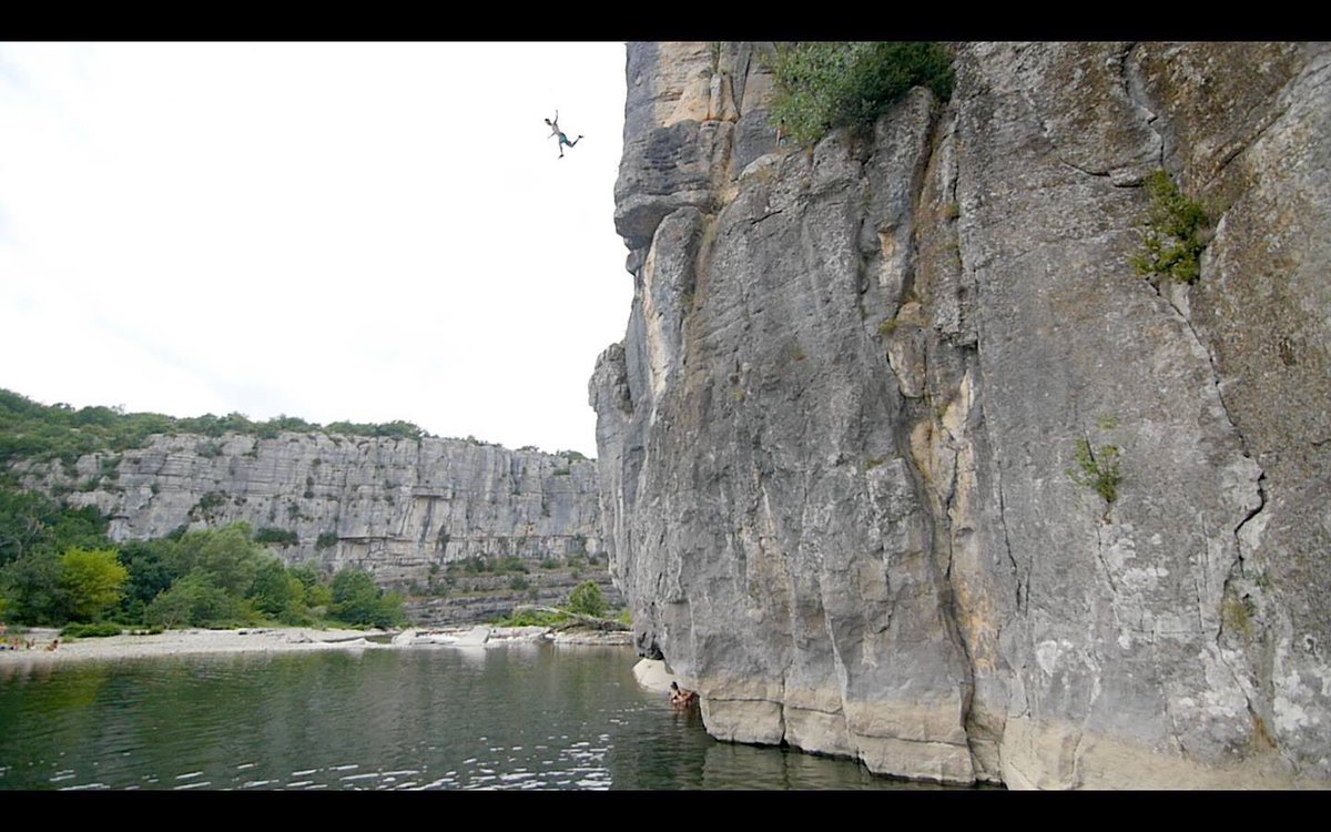 Ultim8Family's tweet photo. #Ardeche #cliffdiving 1ere journée de tournage ! 20m de hauteur ! #falaise #cliff #diving #jump #higher #water #France #adrenalin #gorges https://t.co/Ms8a6GQ22c