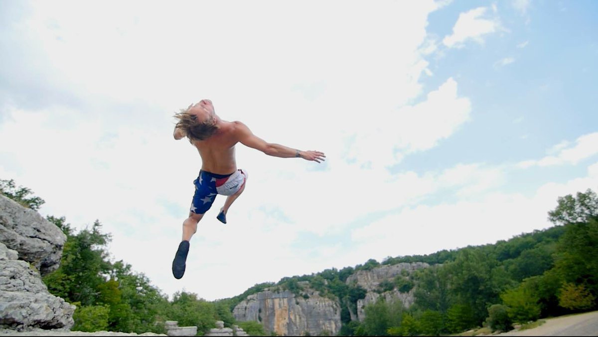 Ultim8Family's tweet photo. #cliffdiving 2 jours en #Ardeche à sauter des falaises dans un décor magnifique ! La vidéo du #RoadTrip dans la semaine ! #Summer @Freegun https://t.co/Kq9HS4RQSU