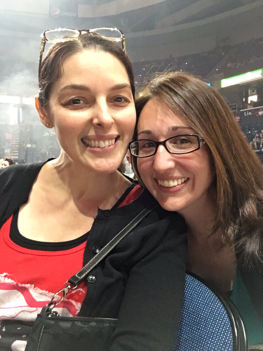 mrskellvin's tweet photo. Round 2 on the floor #TotalPackageTour #thankful4Albany #momsnightout @NKOTB @DonnieWahlberg @jordanknight @joeymcintyre https://t.co/UAdllx0Mtx