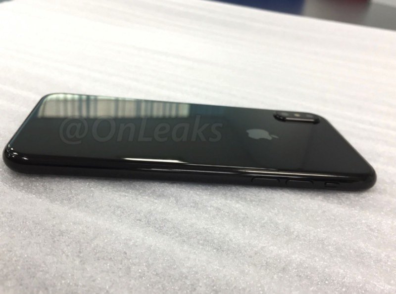 FeedTopix's tweet photo. New iPhone 8 Leaks Circulating The Internet - https://t.co/6yfbxqhVHU https://t.co/F40Kcxh33j