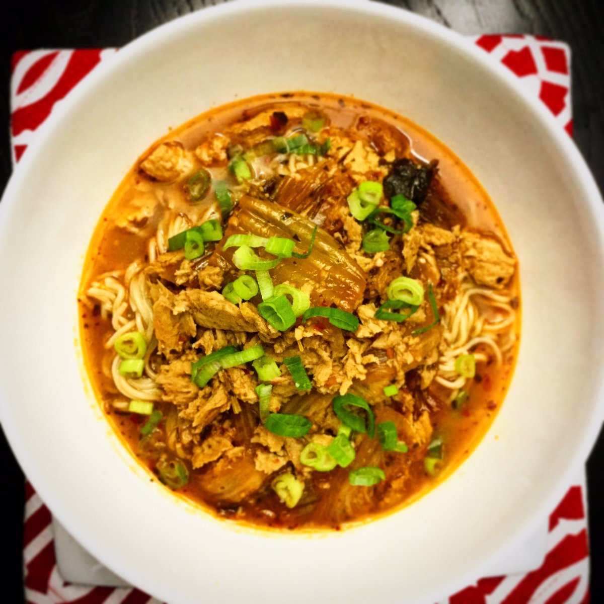 eatmygrassft's tweet photo. Spicy Kimchi &amp; Basil Chicken Ramen #homemade #vegan #dinner #food #foodporn #chef #followme #eatmygrass #meatlesssunday https://t.co/8QTSUQCp8I