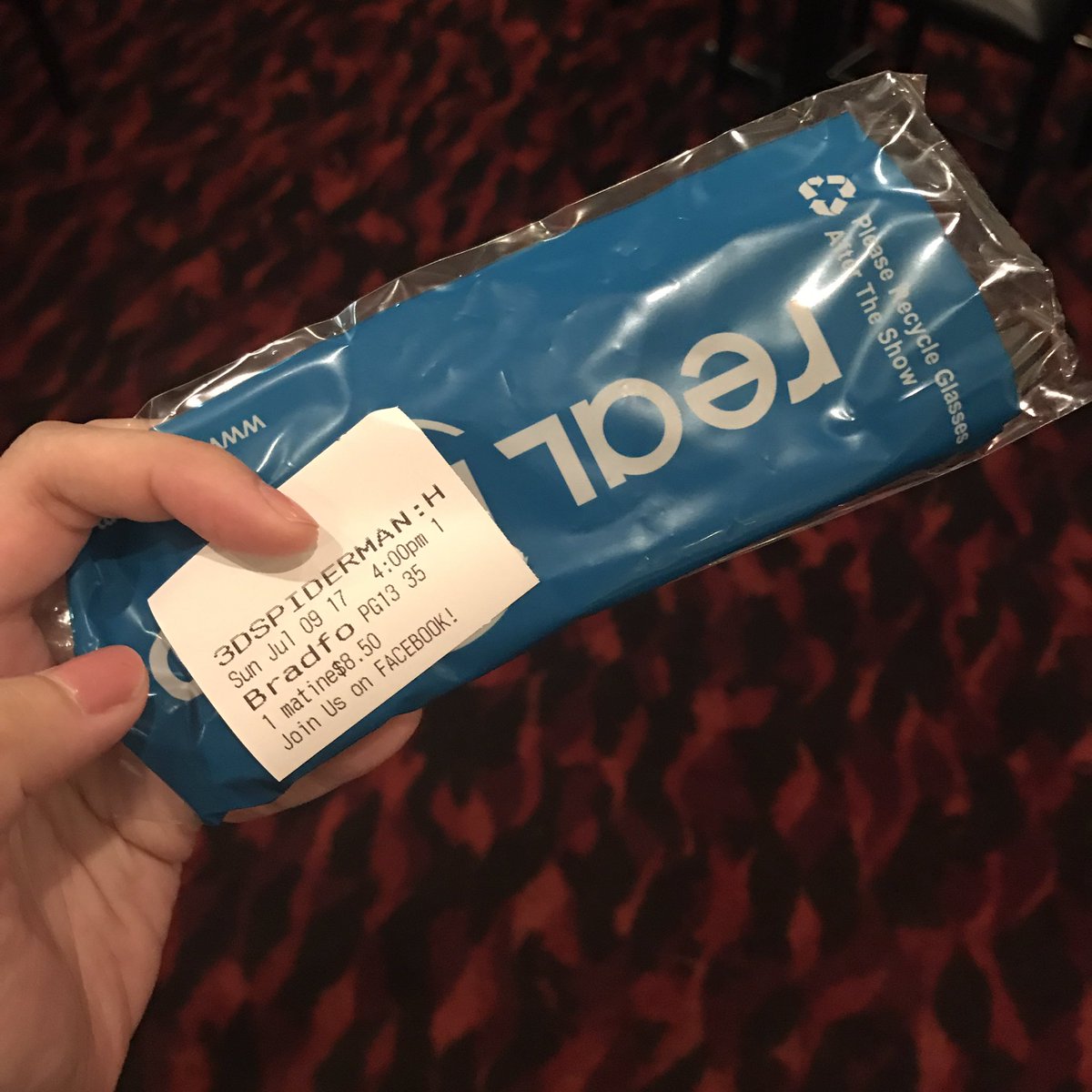 shellywangql's tweet photo. Second day in America
Finding the nearest cinema to watch the film！！Awesome！！
@TomHolland1996 @RobertDowneyJr 
#SpiderManHomecoming https://t.co/5UB8ceQuim