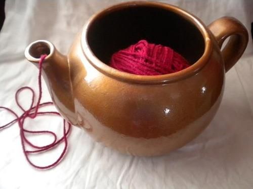 LionBrandYarn's tweet photo. No #yarn bowl? No problem! https://t.co/RUgMxaf38g #YarnBowl #YarnHacks #Knit #Crochet https://t.co/Ngt6Ewet5c