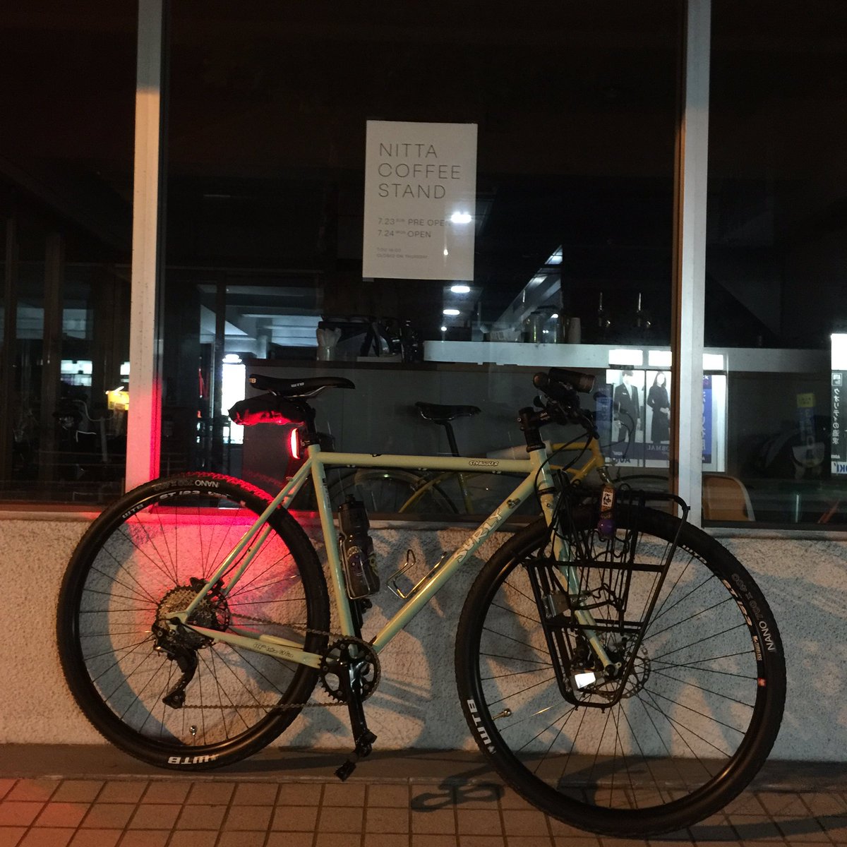 pika_hiroshima's tweet photo. ナイトライド楽しい😍
夜走ると風景が変わって見える👌

#ridehiroshima
#nightride 
#surlystraggler 
#surly 
#mystraggler 
#grumpy_bike https://t.co/I5dgN6KZkn