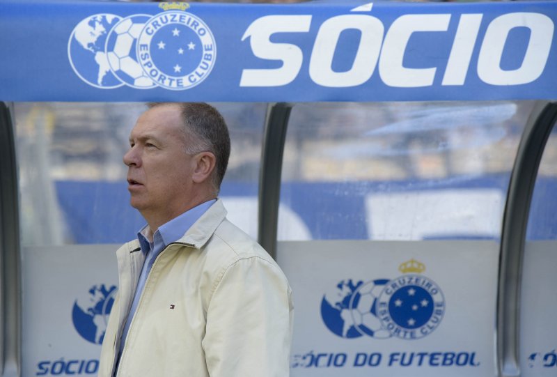 Cruzeiro's tweet image. Mano Menezes elogia a torcida e o equilíbrio do time cinco estrelas.
goo.gl/WXboEV