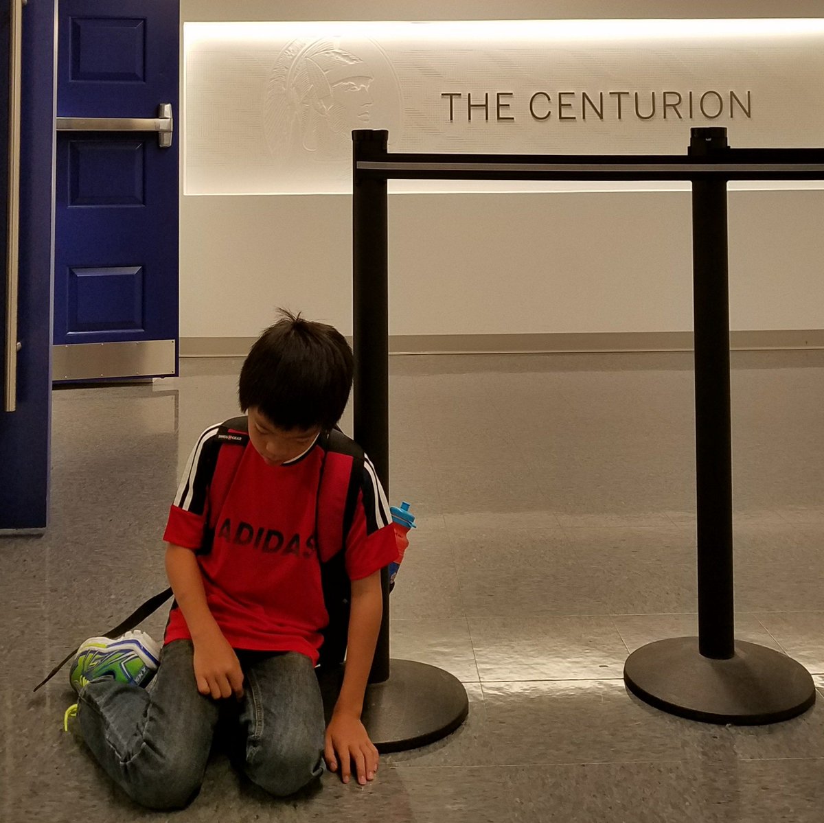 gilapoin21's tweet photo. I had to pick a favorite kid today @AmericanExpress. Sorry kid. They won't even let him wait in the lobby. #fail https://t.co/2qh05kOr8r