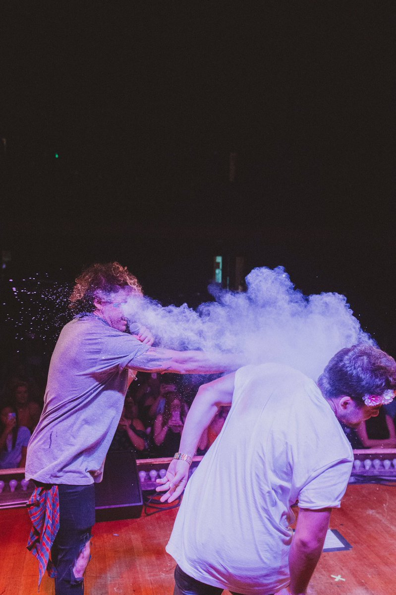 dommdeangelis's tweet photo. Well I agree... #knjgobackontour 🔥 https://t.co/NwB4ptoLf6