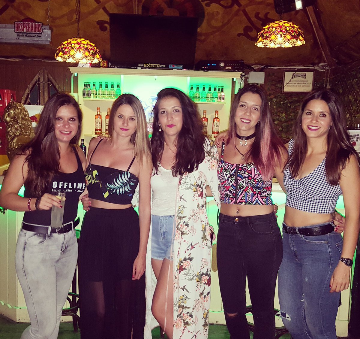 ireneMM90's tweet photo. Gran noche!! #Sabado #defiestaconmischatis #solochicas #enpalmitas #oleoleole #rompiendocaderas #senoshizodedía https://t.co/cSzwwFmlIi