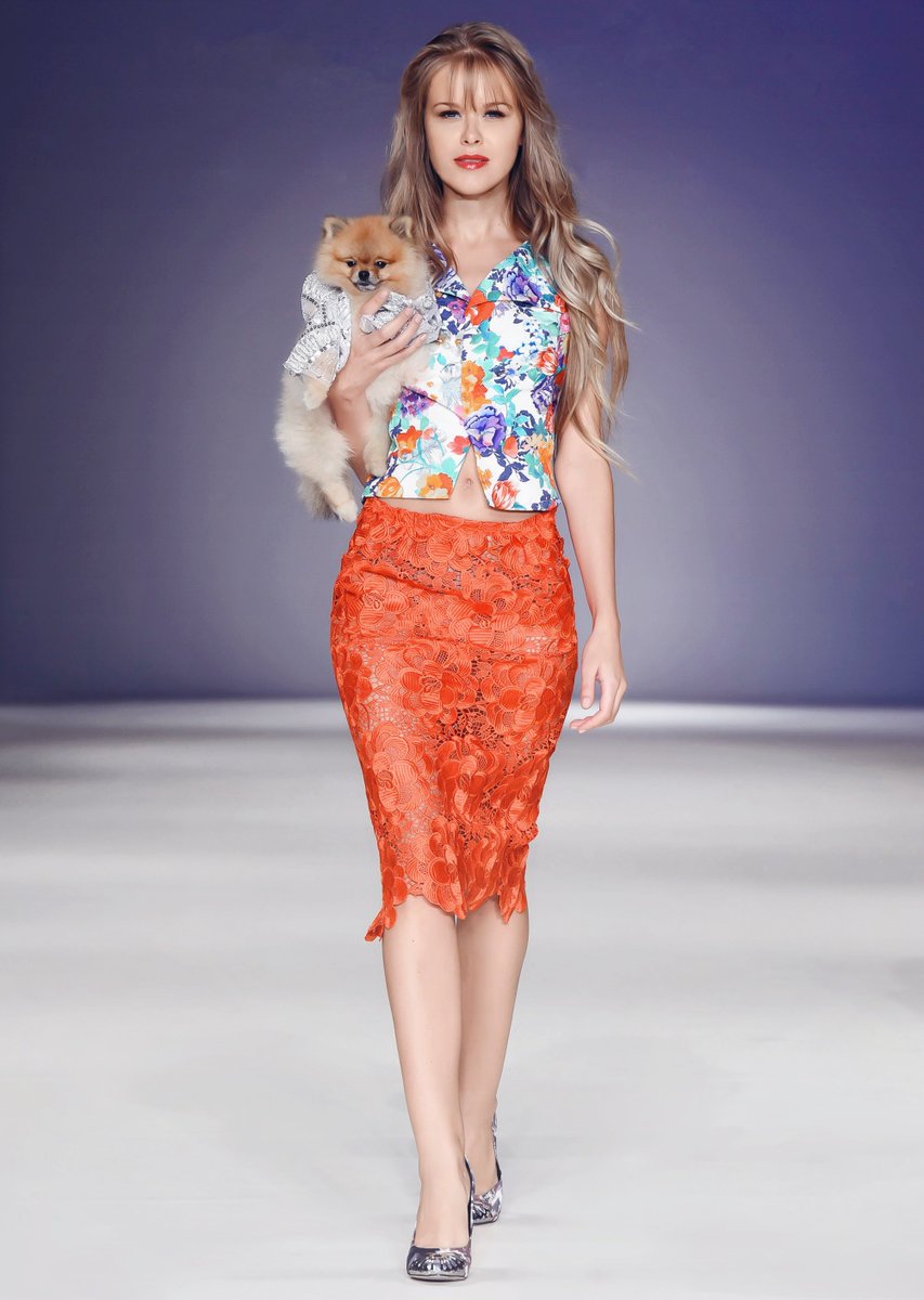 AnthonyRubio01's tweet photo. Anthony Rubio Designs Spring/Summer 2017
.
Women's Wear & Canine Couture
#DogFashion #WeeklyWoof #DailyFluff #aw17 #SS17 #Pom https://t.co/rG4xYYh8nY