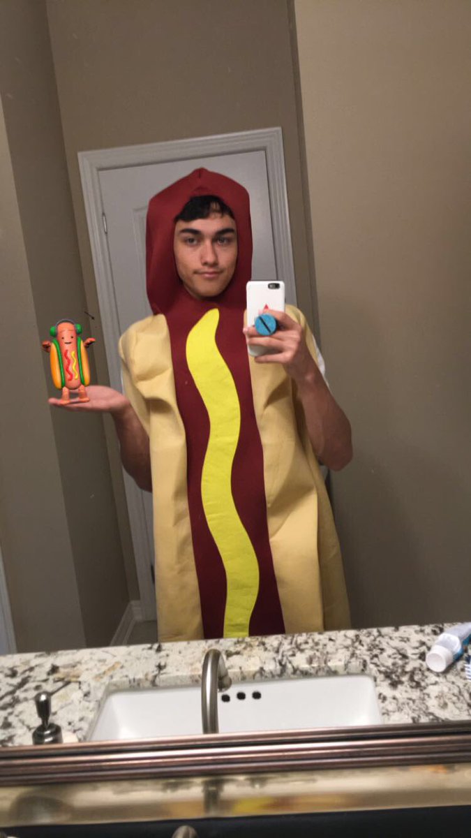 _georgeshapiro_'s tweet photo. If I don't win, don't talk to me or my son ever again. @schneiders @BlueJays #BlueJaysVIPContest https://t.co/zFOoVRNHR0
