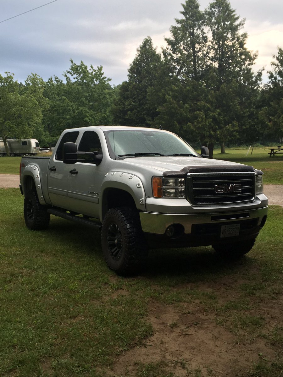 DerekDkew's tweet photo. Clean as f, what else you do in rain? #gmc https://t.co/y8zPrAslMX