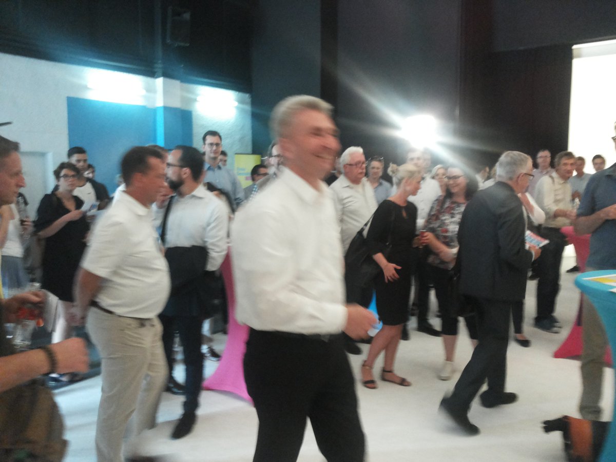ThomasNueckel's tweet photo. Was für vielfältiges WE: #skillcamp mit Min. Prof. Pinkwart, Sommerevent @DJV_NRW mit F. Stach, Sommerfest @FDP_Bochum, &amp; Finale #BOtotal https://t.co/07UJMV4OuM