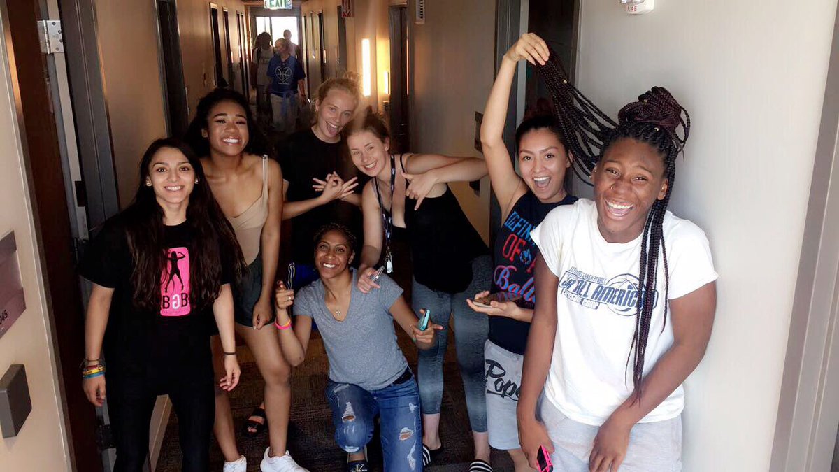 SanJoseStateWBB's tweet photo. Move in day! #weRsparta https://t.co/BcekhwDriZ