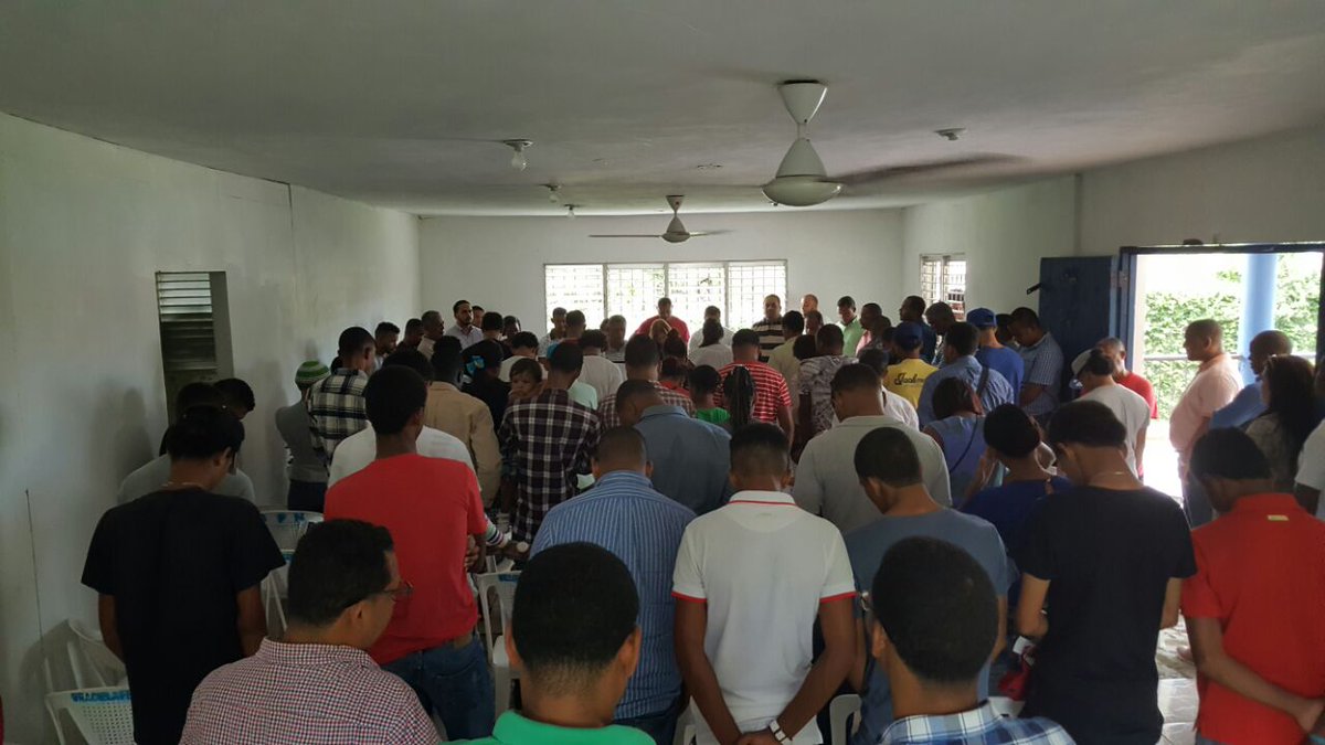 JuanErnestoJRD's tweet photo. Gracias a los dirigentes de @miprd en Puerto Plata por su apoyo y ratificar su compromiso con @MiguelVargasM. #Jrd  #MV2020 #Peñavive https://t.co/WhPAI0TNo4