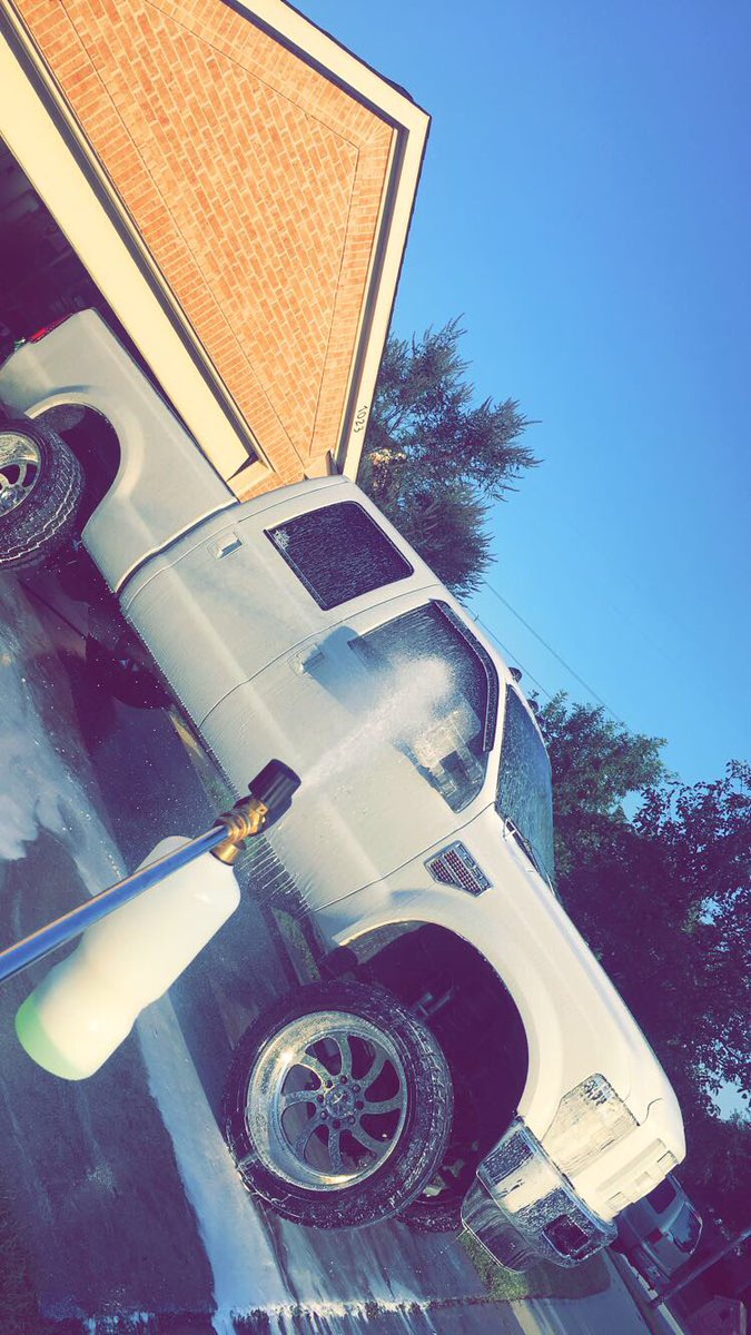 Tanner2cain's tweet photo. get ur vehicle detailed by me more affordable than anybody you know and Im better I wash,wax,polish and interior cleaned you want it i do it https://t.co/eZz2NYb3zI