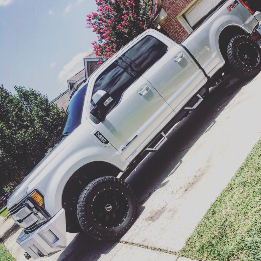 Tanner2cain's tweet photo. get ur vehicle detailed by me more affordable than anybody you know and Im better I wash,wax,polish and interior cleaned you want it i do it https://t.co/eZz2NYb3zI
