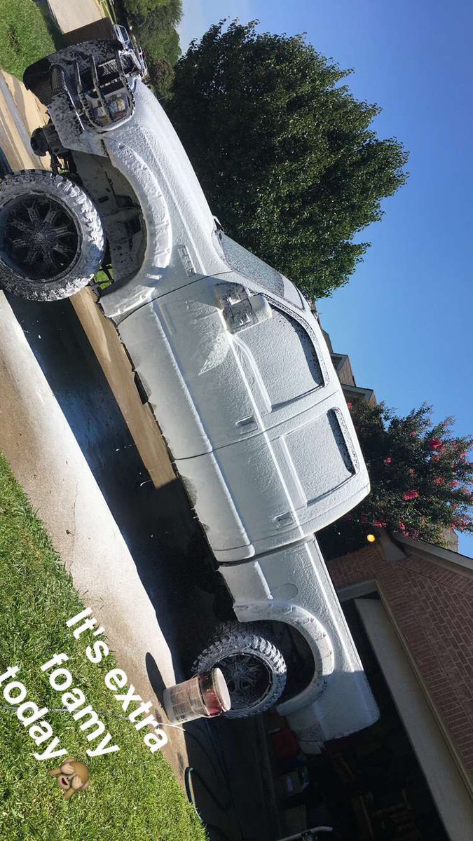Tanner2cain's tweet photo. get ur vehicle detailed by me more affordable than anybody you know and Im better I wash,wax,polish and interior cleaned you want it i do it https://t.co/eZz2NYb3zI