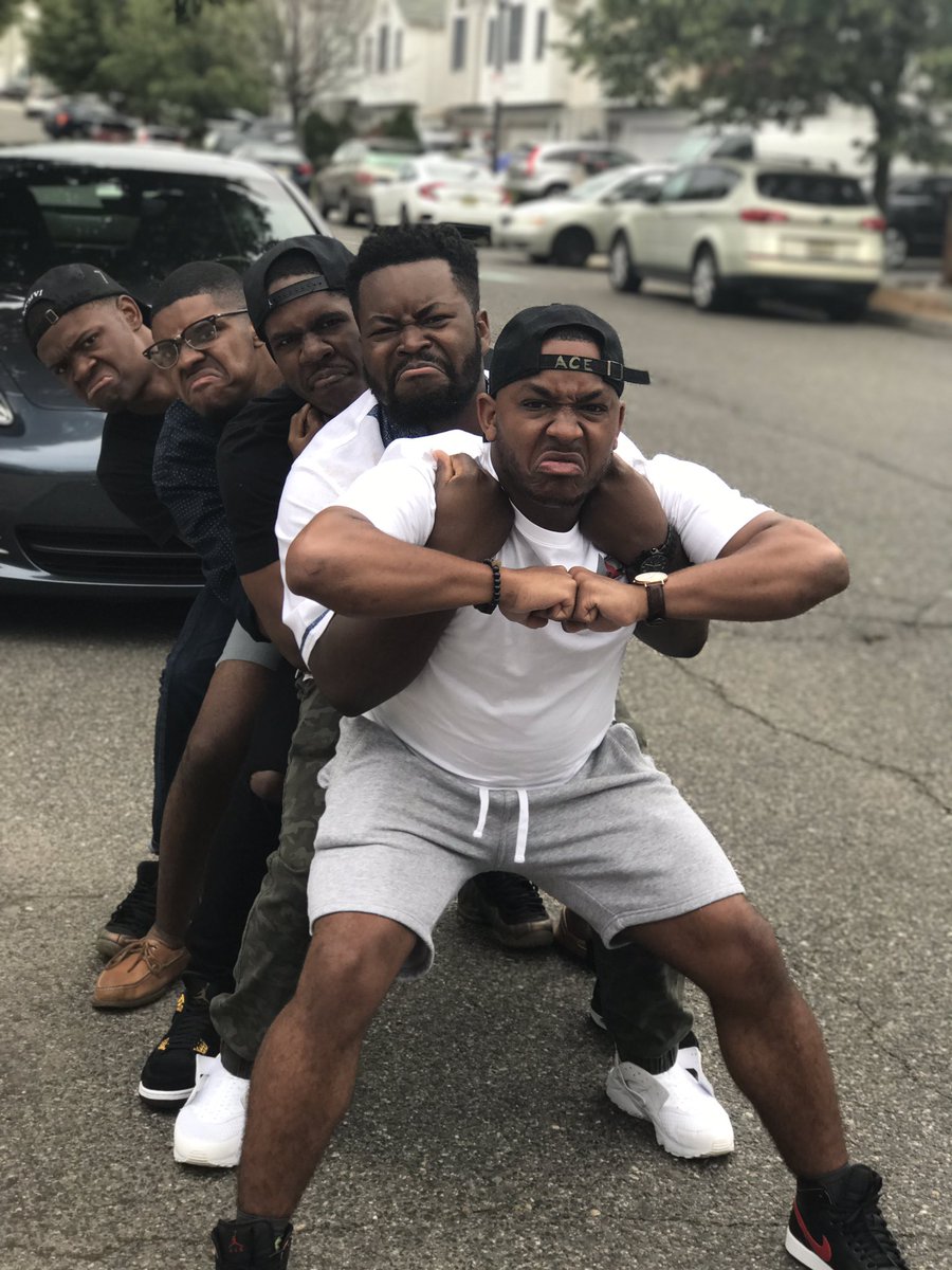 NuBetaAlphas's tweet photo. When the Five Viziers link back up ๐ค๐พโ๏ธ #NuBetaAlphas #Fall16 #APhiA https://t.co/ssiBwYTVAh