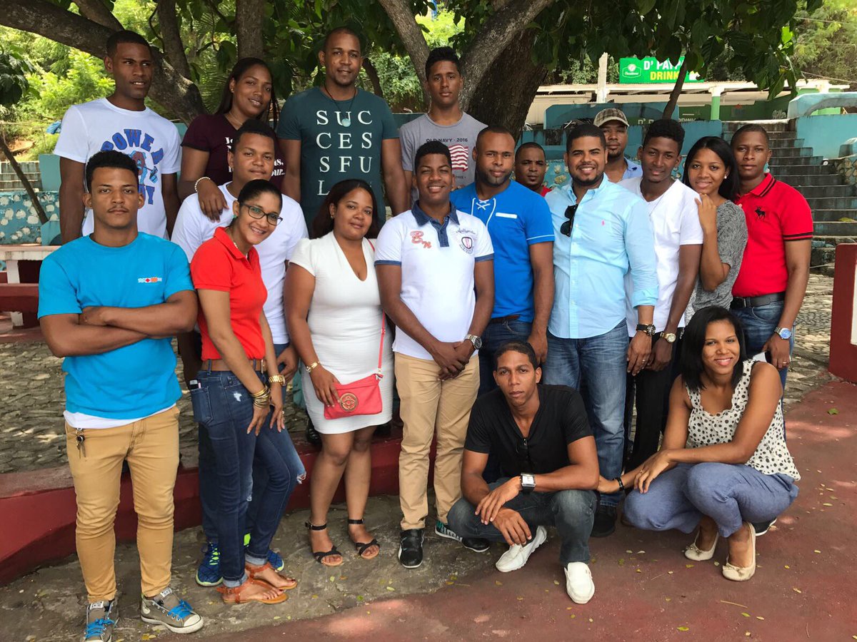 AngelGonzalezFz's tweet photo. La Provincia de Barahona cuenta con Jóvenes talentosos!!! 
 #Change018 #TodoPorBarahona https://t.co/kVCXiK21Yp