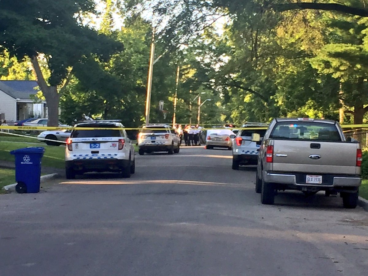 ShawnWHIO's tweet photo. CPD investigating a double shooting. 1 dead another in critical condition https://t.co/8zSmsAexCe