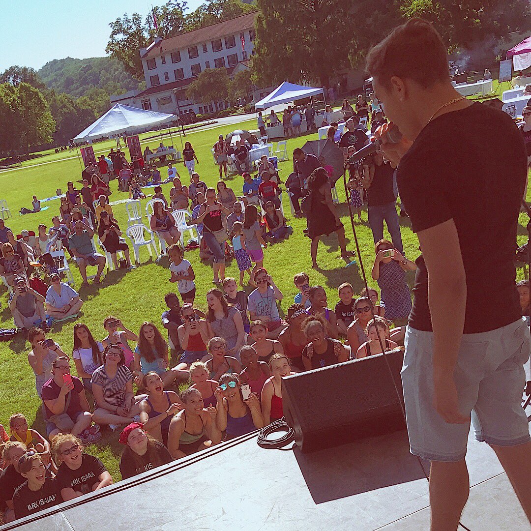 Markisaiahmusic's tweet photo. Love you guys so much!! The support is incredible!! ❤️ #teammate #markers #single2017 #riverfest2017 https://t.co/p5ZLtBOW6c