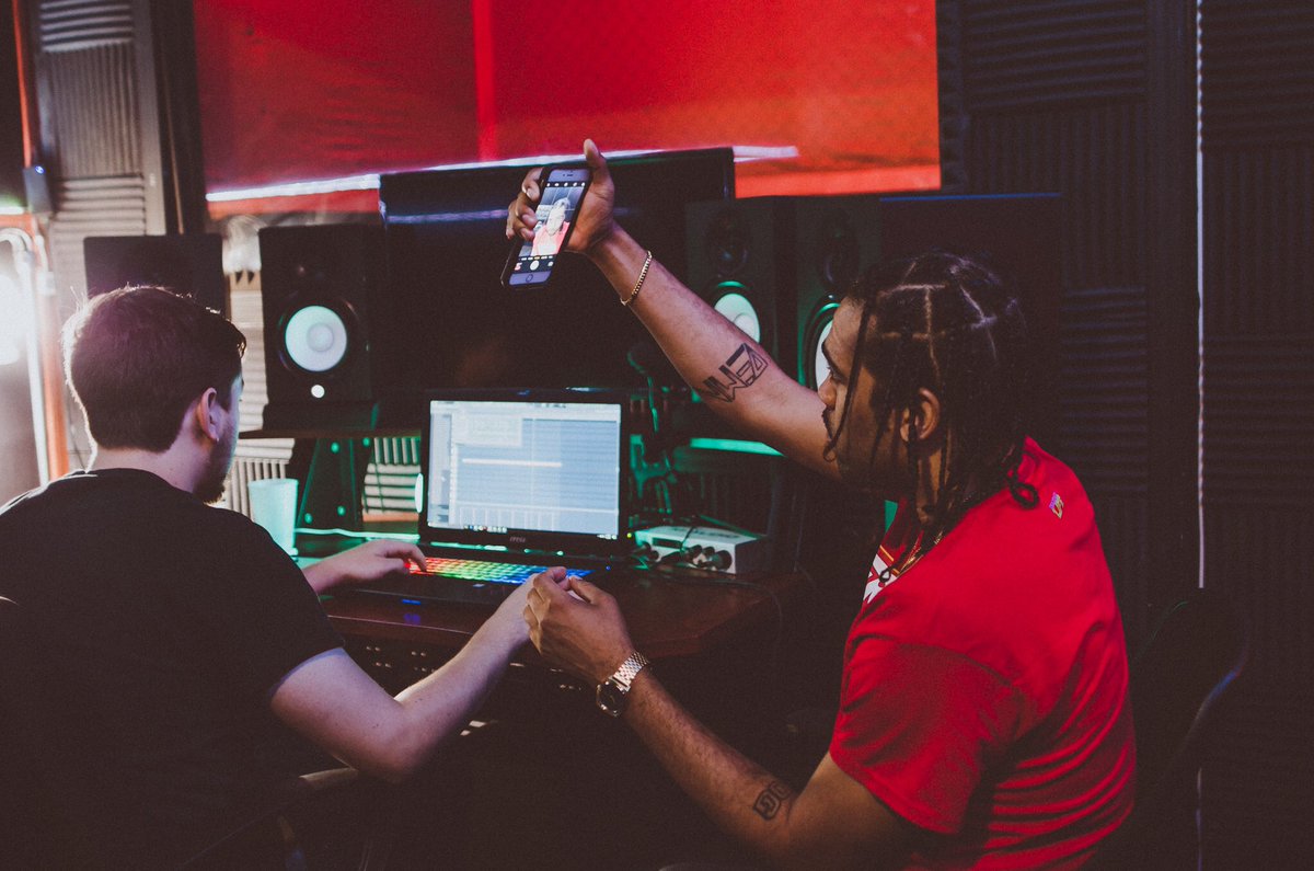 GrossGodStudios's tweet photo. @Deedotwill @caligbeats #grossgodstudios https://t.co/fiUl3OJOwa