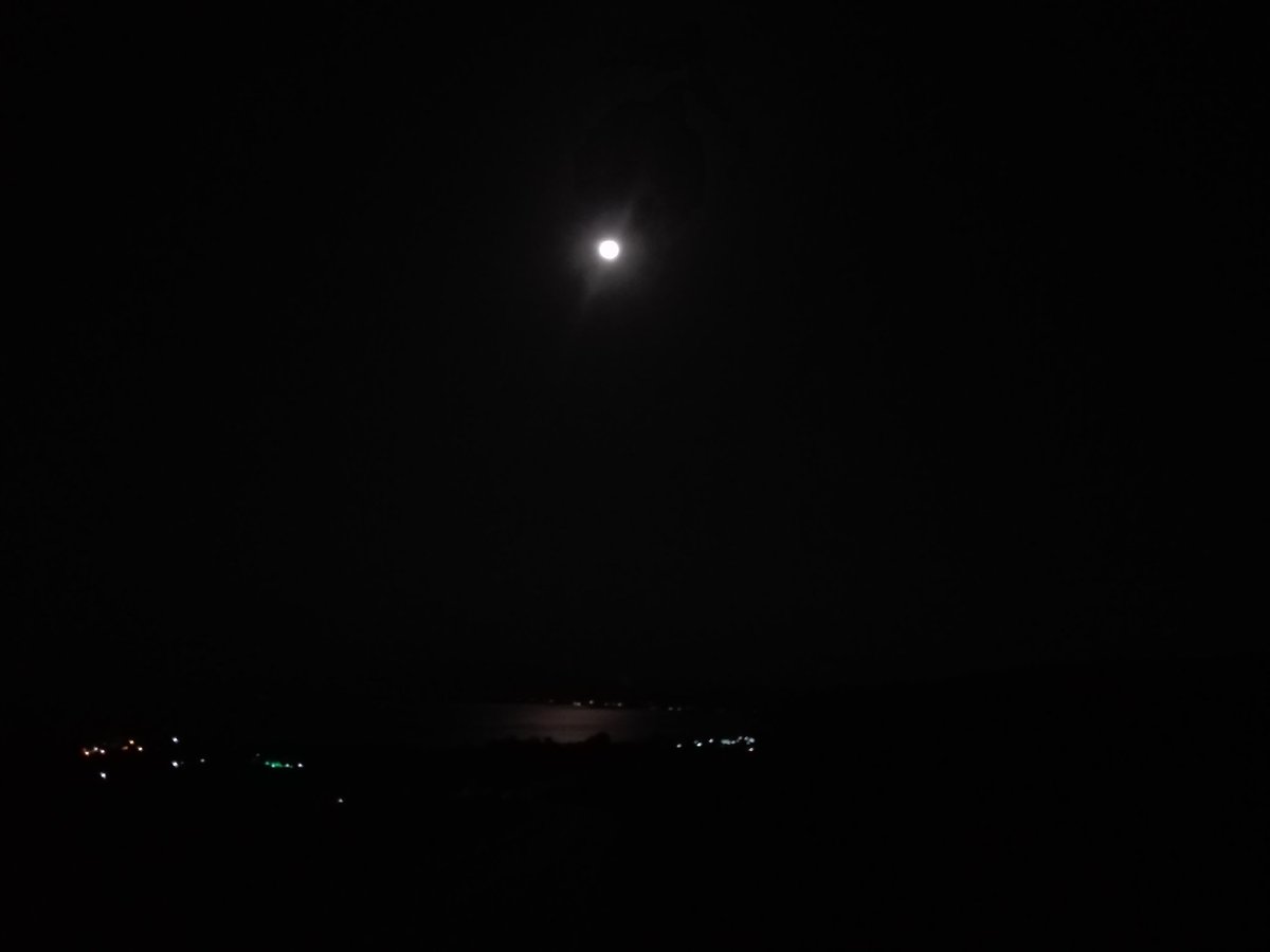 qelouki's tweet photo. #fullmoon #bdaymode #party #vacationmode https://t.co/g0IhkITYtV