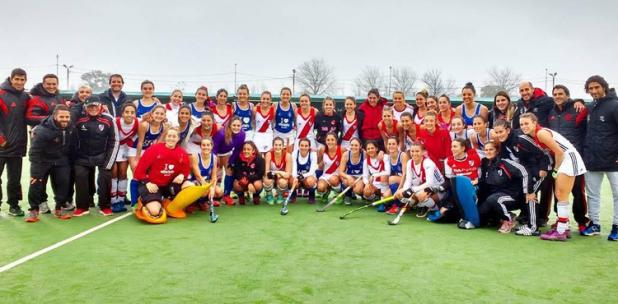 HockeyDelivery's tweet photo. Felicitaciones a las Vikingas de @HOCKEYRIVER2017 TRICAMPEONAS de la Liga Nacional! Vencieron 2.0 a Italiano Goles de @EstefiCasca Ph: CAH https://t.co/3gq5CCYkjq