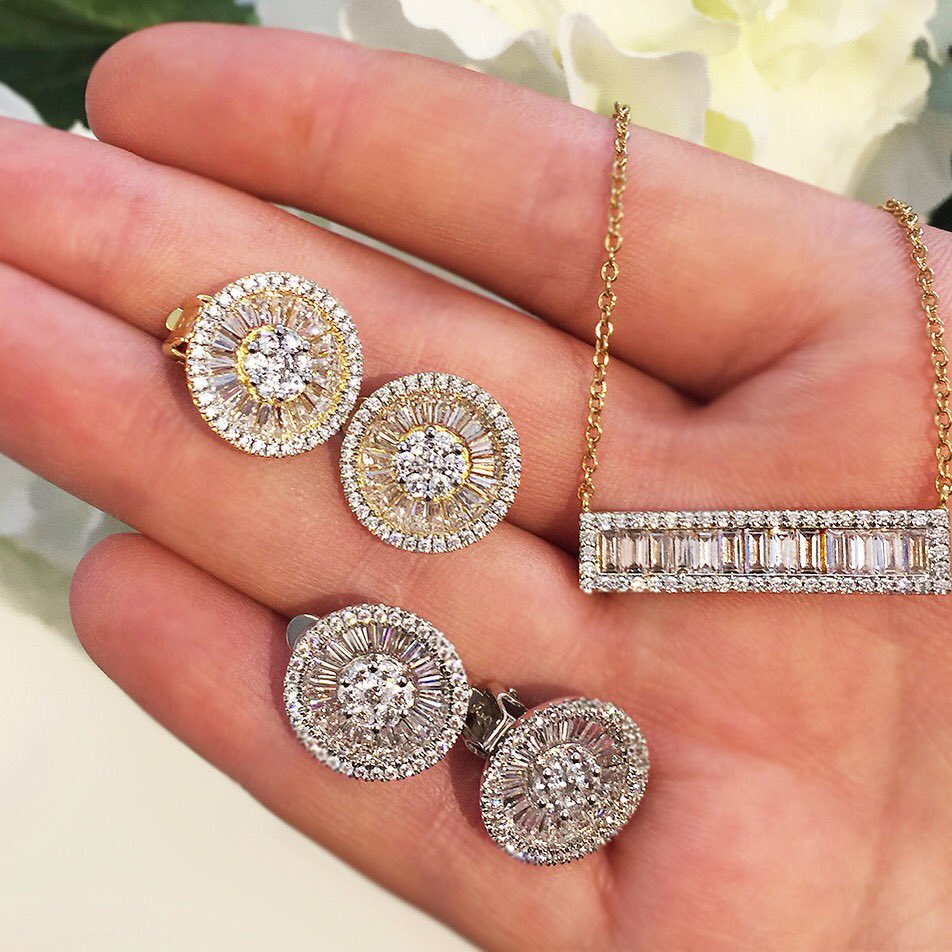 JewelsByJenHSN's tweet photo. Let the #baugettes shine! #sparkle #JennyGirl #jewelrylover (shop @hsn link: https://t.co/mUzr6RSgEa) #itsfunhere https://t.co/Ld6omqNpM2