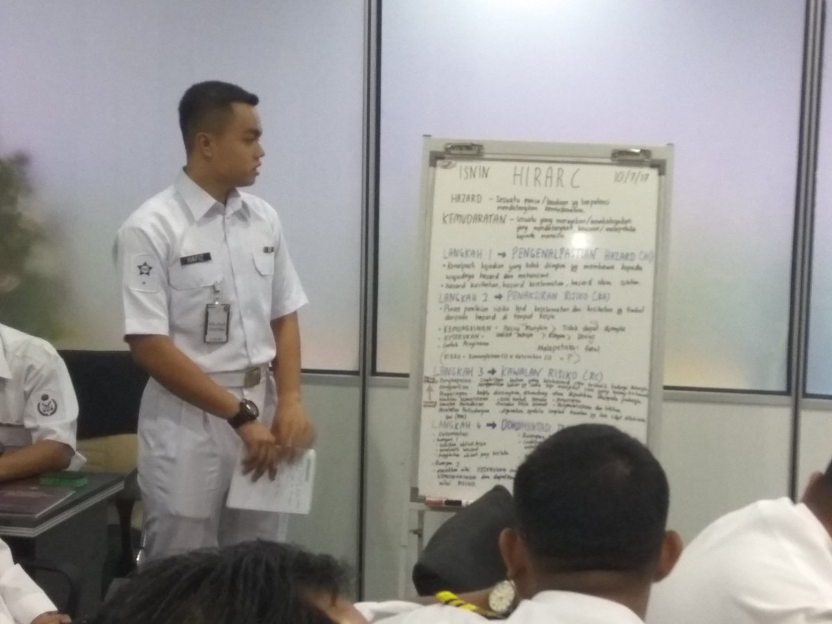 fadhilsamsuddin's tweet photo. #Braimstorming session by LK II PNK Hafiz bertajuk #HIRARC di Both Watches BIJ Mk TL.
#amalanbaik
#safetyandhealth
@gkanedi @kdptldm https://t.co/mxYQ6NdqpY