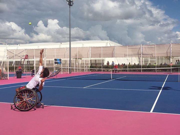 Alvaro_Cimarra's tweet photo. Lujazo estar al lado de este titán de la vida y del #deporte. Mucho que aprender de tí @DaniCaver Orgulloso miembro del #TeamCaver #GODani💪🎾 https://t.co/YmxSRoLDV8